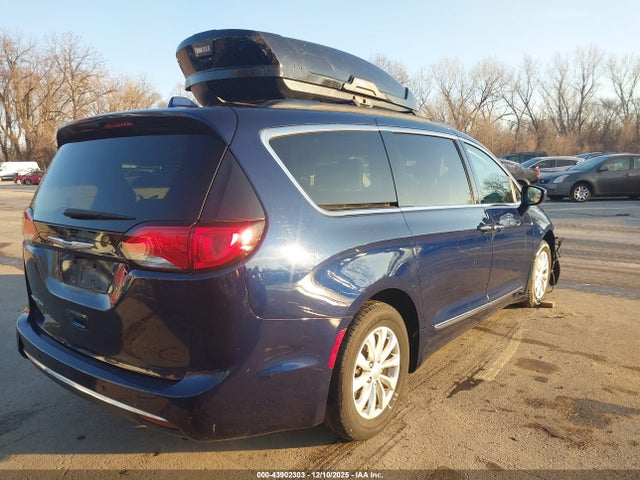 2017 Chrysler Pacifica Touring-l მანქანა იყიდება აუქციონზე, vin: 2C4RC1BG2HR576138, აუქციონის ნომერი: 43902303