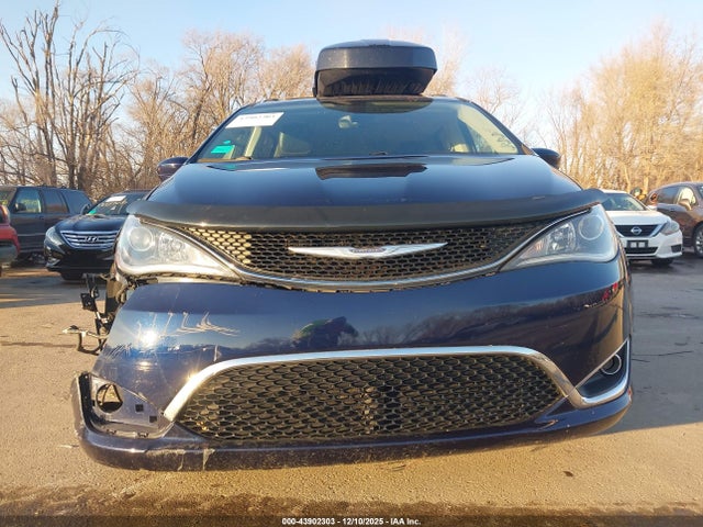 2017 Chrysler Pacifica Touring-l მანქანა იყიდება აუქციონზე, vin: 2C4RC1BG2HR576138, აუქციონის ნომერი: 43902303