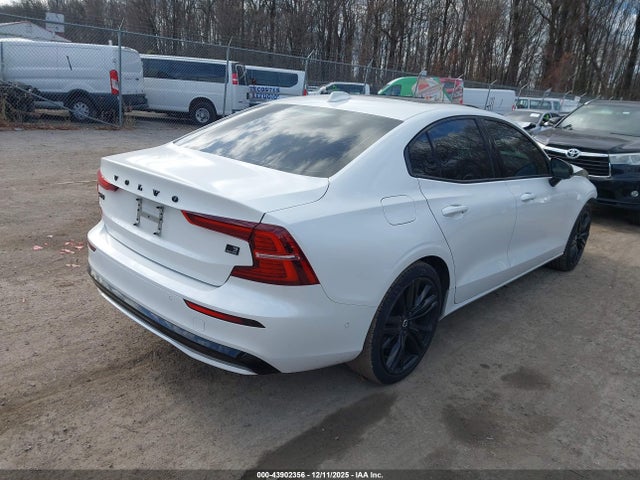2024 VOLVO S60 RECHARGE PLUG-IN HYBRID 7JRH60FHXRG316428 Photo 3