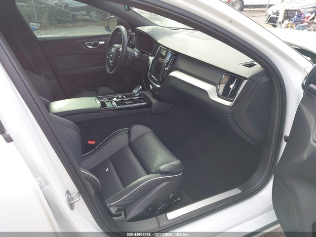 2024 VOLVO S60 RECHARGE PLUG-IN HYBRID 7JRH60FHXRG316428 Photo 4