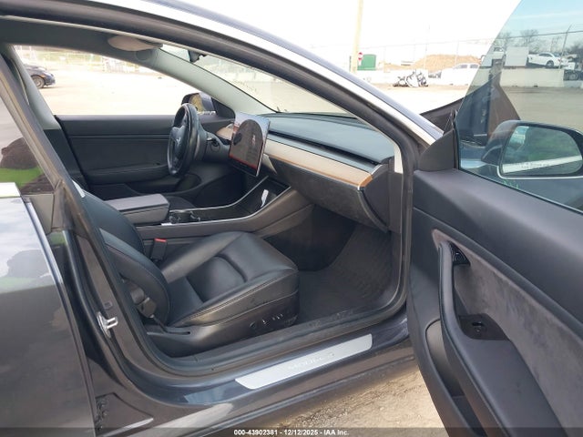 2019 TESLA MODEL 3 5YJ3E1EB7KF389142 Photo 4
