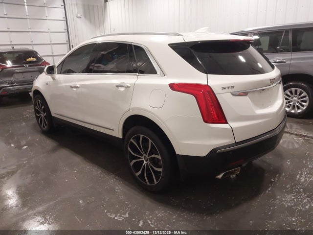 2017 CADILLAC XT5 1GYKNBRS4HZ138622 Photo 2