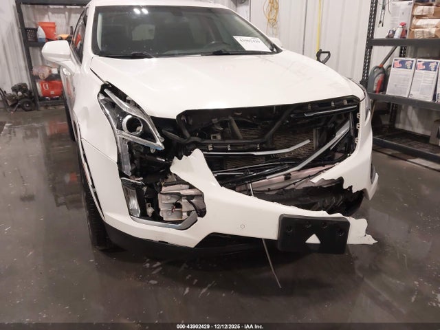 2017 CADILLAC XT5 1GYKNBRS4HZ138622 Photo 5