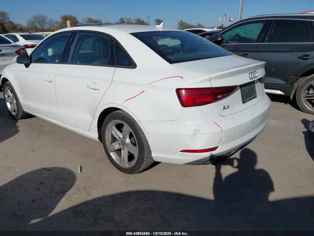 2017 AUDI A3 WAUAUGFF7H1056033 Photo 2