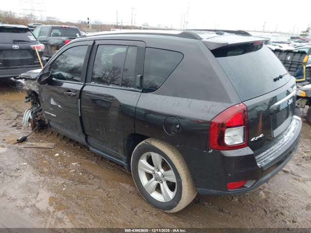2014 JEEP COMPASS 1C4NJDEB7ED845822 Photo 2