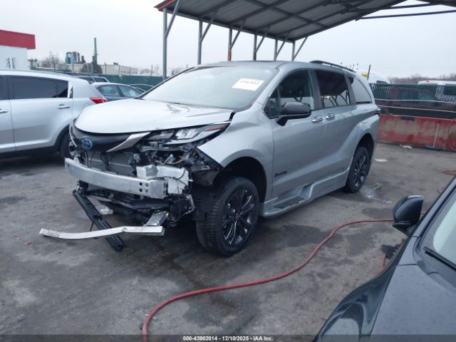 2024 TOYOTA SIENNA 5TDDRKEC1RS188513 Photo 1