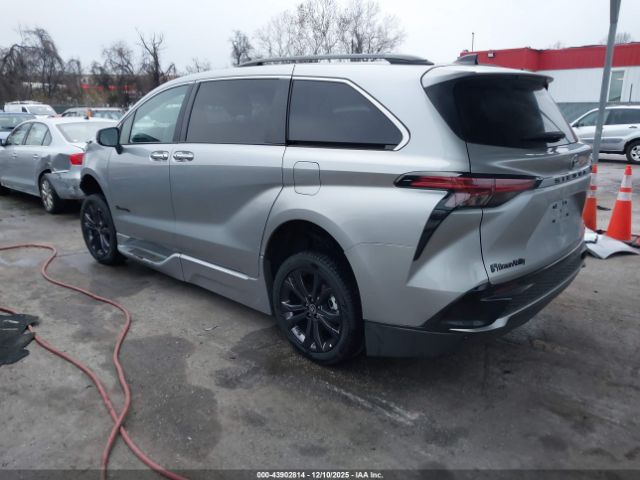 2024 TOYOTA SIENNA 5TDDRKEC1RS188513 Photo 2
