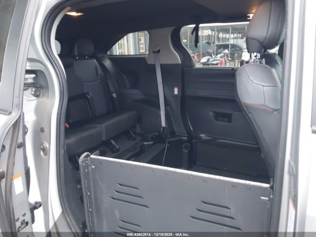 2024 TOYOTA SIENNA 5TDDRKEC1RS188513 Photo 7