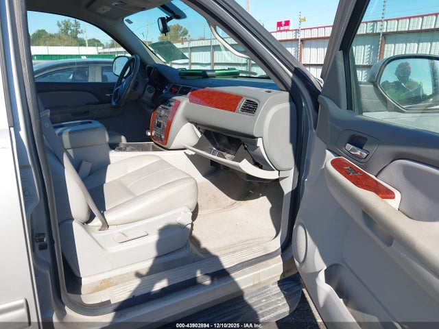 2009 CHEVROLET SUBURBAN 1500 1GNFC26019R264896 Photo 4