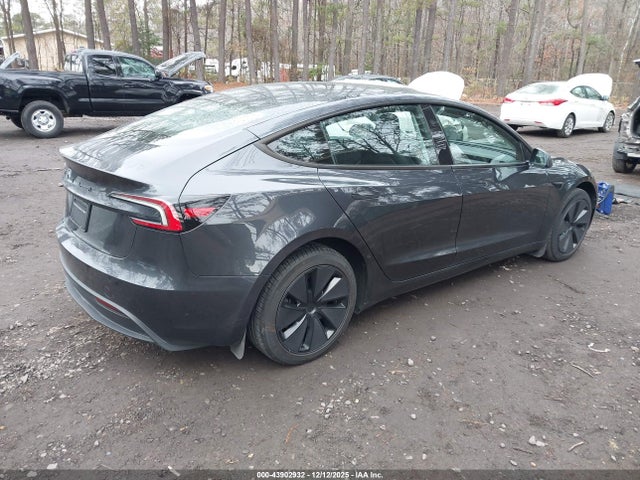 2025 TESLA MODEL 3 5YJ3E1EA9SF026381 Photo 3