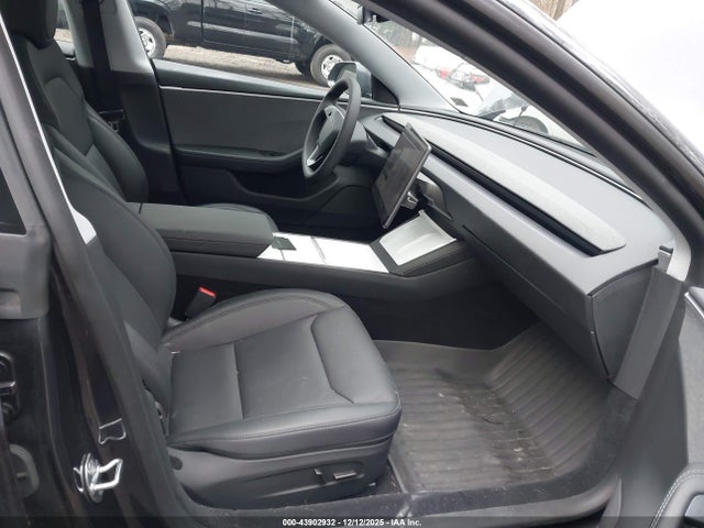 2025 TESLA MODEL 3 5YJ3E1EA9SF026381 Photo 4