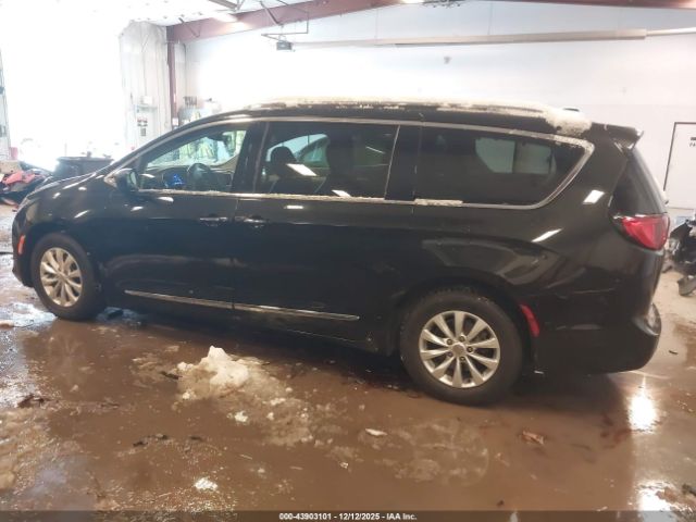 2019 CHRYSLER PACIFICA 2C4RC1BG7KR554563 Photo 2