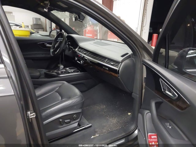 2019 AUDI Q7 WA1LAAF72KD028327 Photo 4