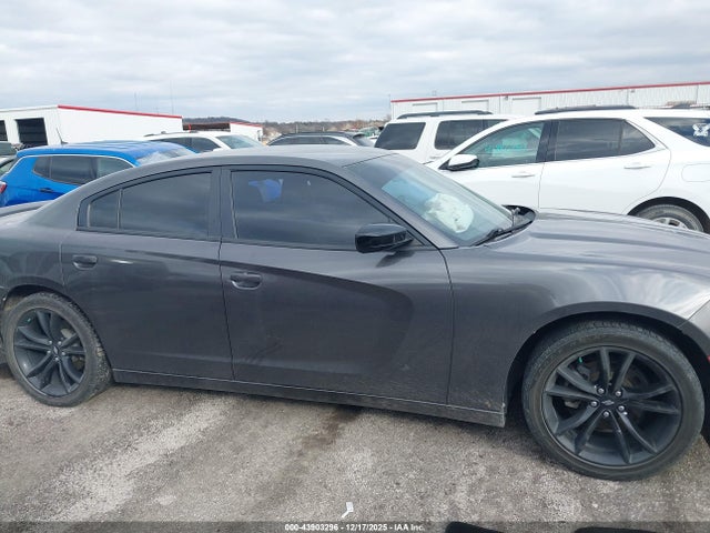 2C3CDXBG6JH210009 Dodge Charger Sxt Rwd