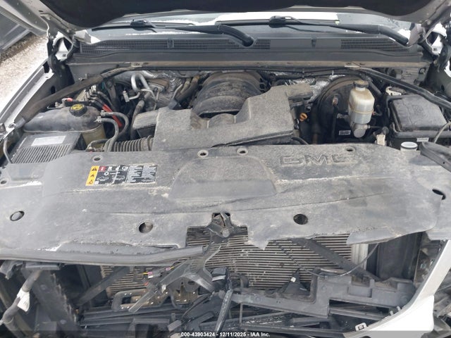 2018 GMC YUKON XL 1GKS1HKJ3JR197676 Photo 9