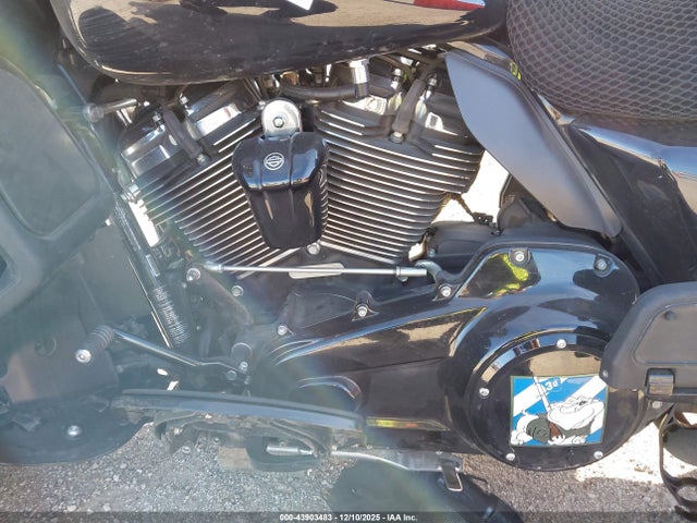 2023 HARLEY-DAVIDSON FLTRK 1HD1KZF12PB676031 Photo 8