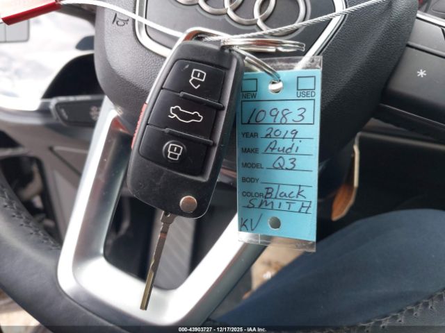 2019 AUDI Q3 WA1DECF32K1086845 Photo 10
