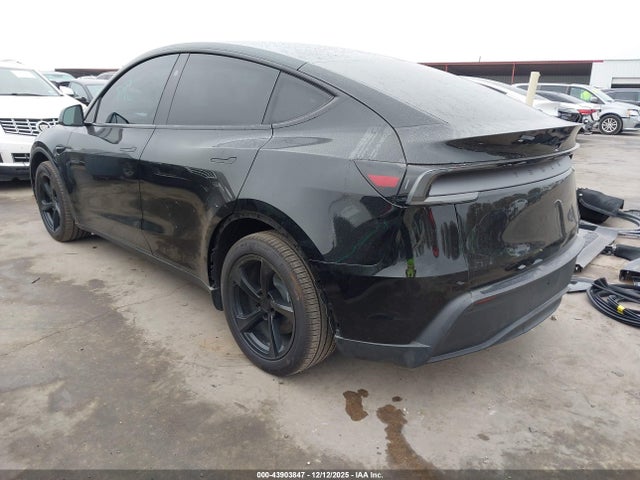 2026 TESLA MODEL Y 7SAYGDED5TA438620 Photo 2