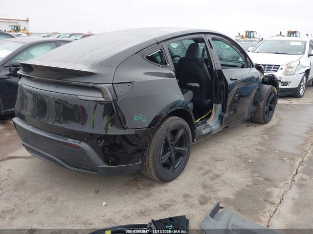 2026 TESLA MODEL Y 7SAYGDED5TA438620 Photo 3
