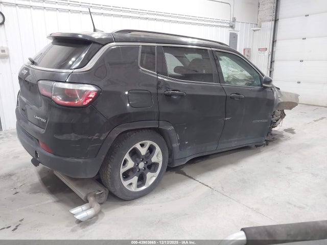 3C4NJDCB9JT341005 Jeep Compass Limited 4x4