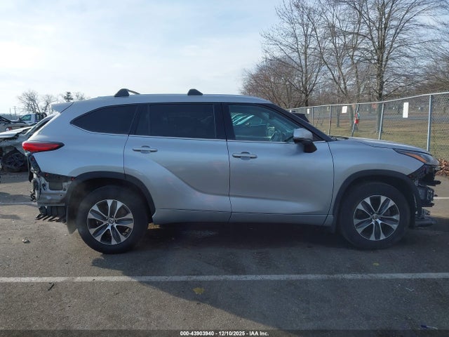 Продаж на аукціоні авто 2021 Toyota Highlander Xle, vin: 5TDGZRBH9MS077285, номер лоту: 43903940