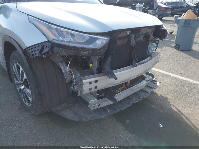 Auction sale of the 2021 Toyota Highlander Xle, vin: 5TDGZRBH9MS077285, lot number: 43903940