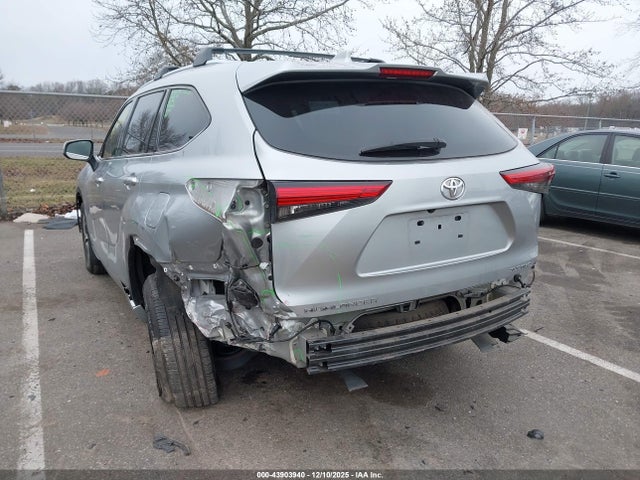 Auction sale of the 2021 Toyota Highlander Xle, vin: 5TDGZRBH9MS077285, lot number: 43903940