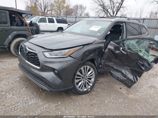 2024 TOYOTA HIGHLANDER HYBRID 5TDEBRCH9RS139561 Photo 1