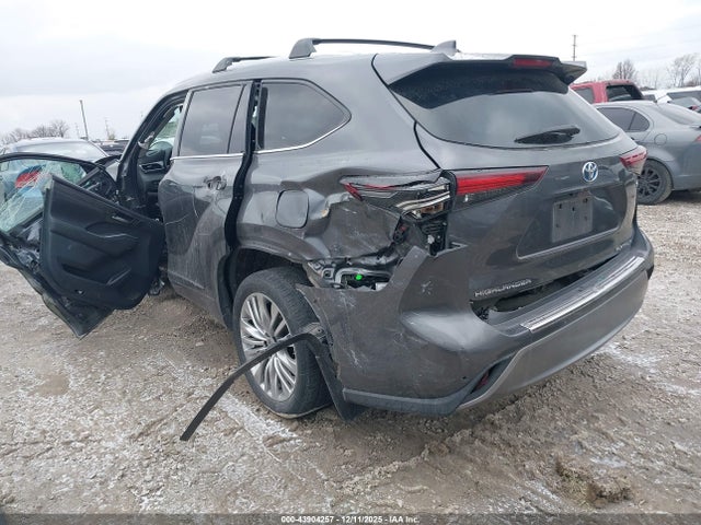 2024 TOYOTA HIGHLANDER HYBRID 5TDEBRCH9RS139561 Photo 2