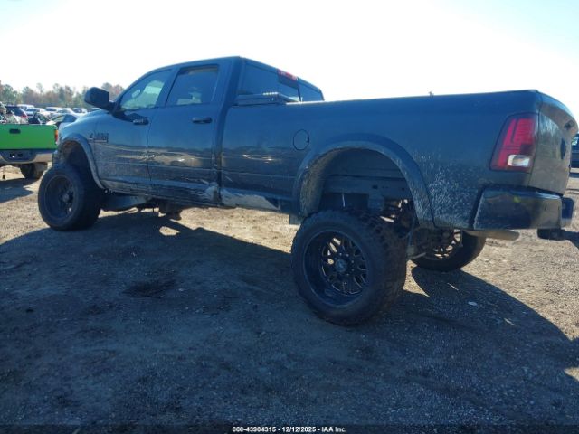 2016 RAM 2500 3C6UR5KL3GG152184 Photo 2
