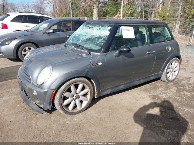 2006 MINI COOPER S WMWRE335X6TL17063 Photo 1