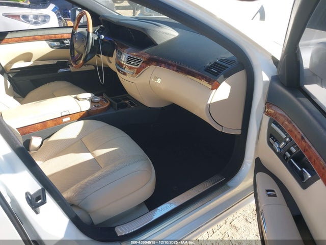 2009 MERCEDES-BENZ S 550 WDDNG86X99A257806 Photo 4