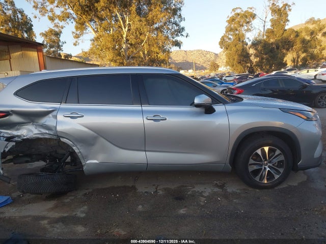 5TDGZRAH0NS106305 Toyota Highlander Xle