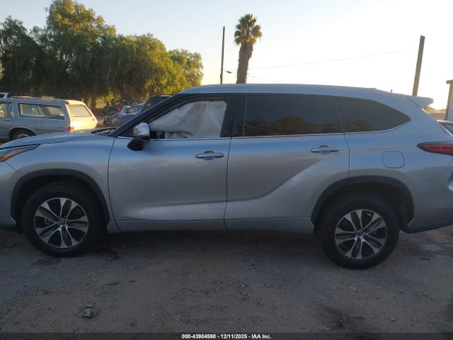 5TDGZRAH0NS106305 Toyota Highlander Xle
