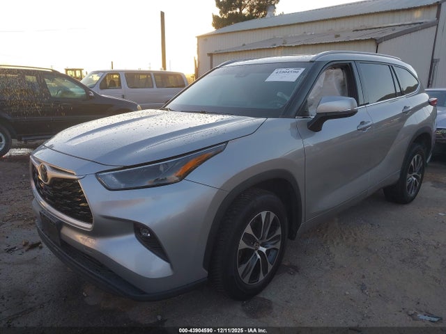 5TDGZRAH0NS106305 Toyota Highlander Xle