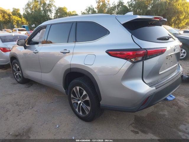 5TDGZRAH0NS106305 Toyota Highlander Xle