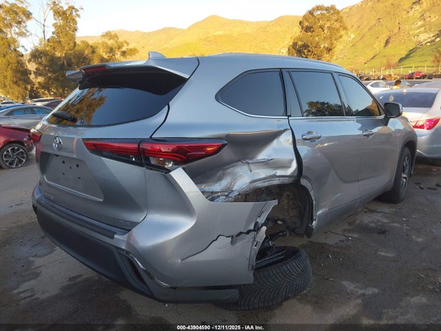 5TDGZRAH0NS106305 Toyota Highlander Xle