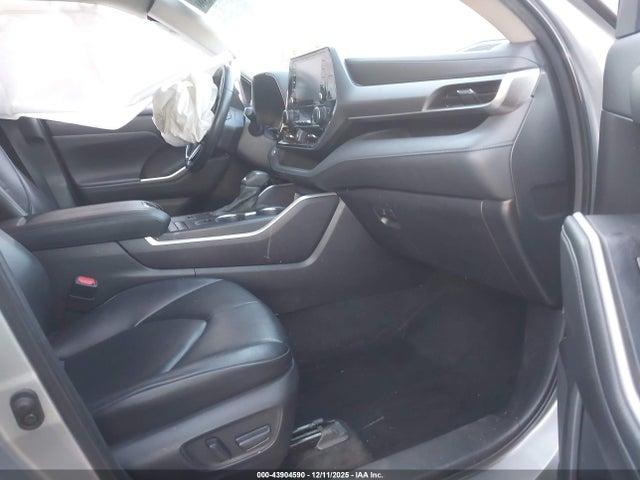 5TDGZRAH0NS106305 Toyota Highlander Xle