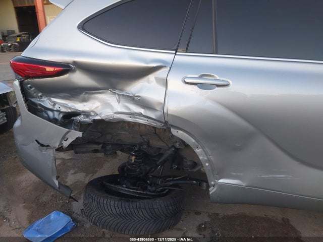5TDGZRAH0NS106305 Toyota Highlander Xle