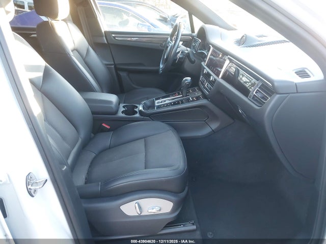 2022 PORSCHE MACAN WP1AA2A54NLB01912 Photo 4