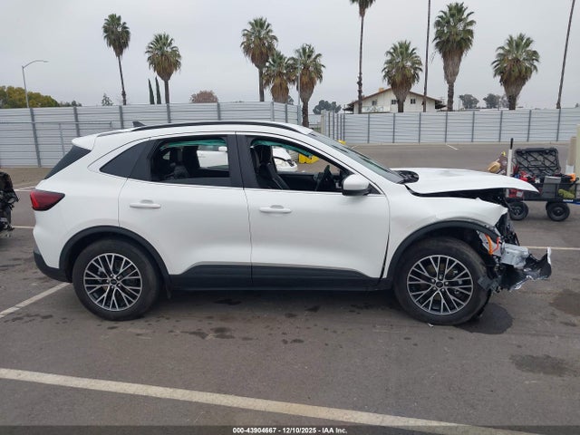 Ford Escape Phev 2025 1FMCU0E16SUB41908 Image 13