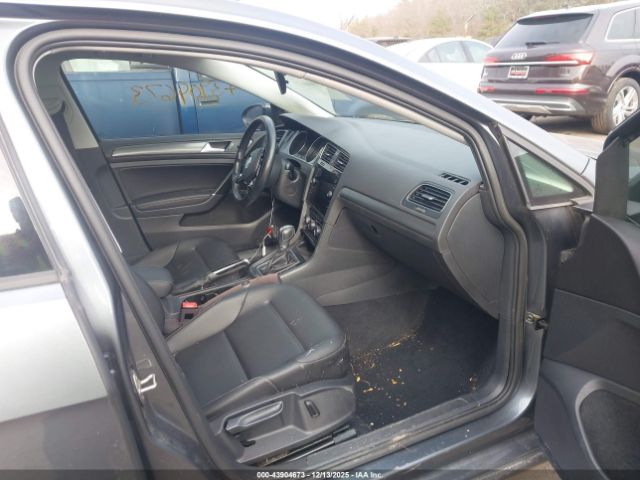 2018 VOLKSWAGEN GOLF SPORTWAGEN 3VWD17AU8JM753067 Photo 4