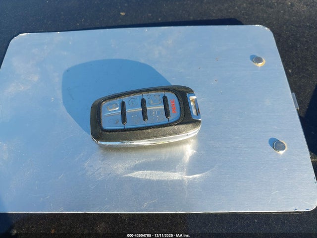 43904705 :رقم المزاد ، 2C4RC1DG9MR517014 vin ، 2021 Chrysler Voyager Lxi مزاد بيع