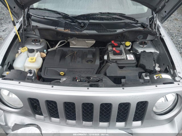 1C4NJPFB0FD297700 Jeep Patriot Latitude
