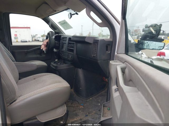 2017 GMC SAVANA 2500 1GTW7AFF2H1911413 Photo 4