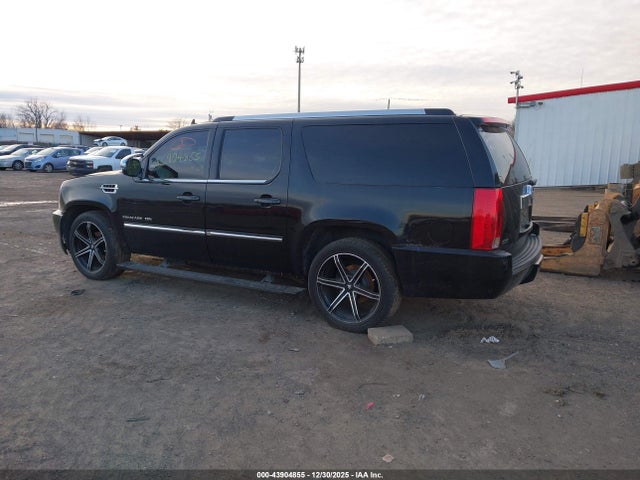2011 CADILLAC ESCALADE ESV 1GYS4JEF3BR233489 Photo 2