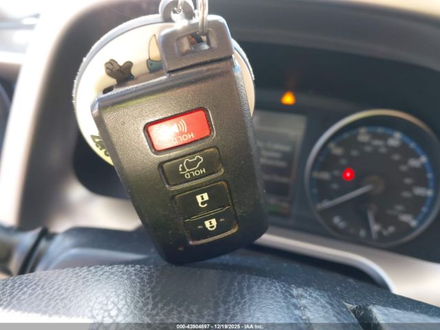 2018 TOYOTA RAV4 JTMRFREV6JJ726066 Photo 10