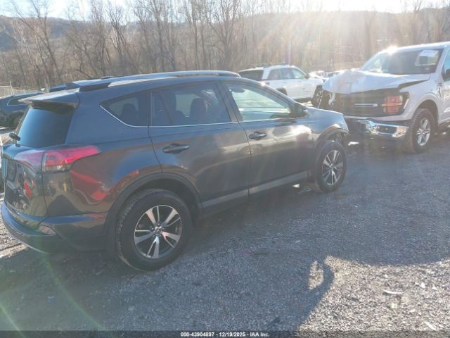 2018 TOYOTA RAV4 JTMRFREV6JJ726066 Photo 3