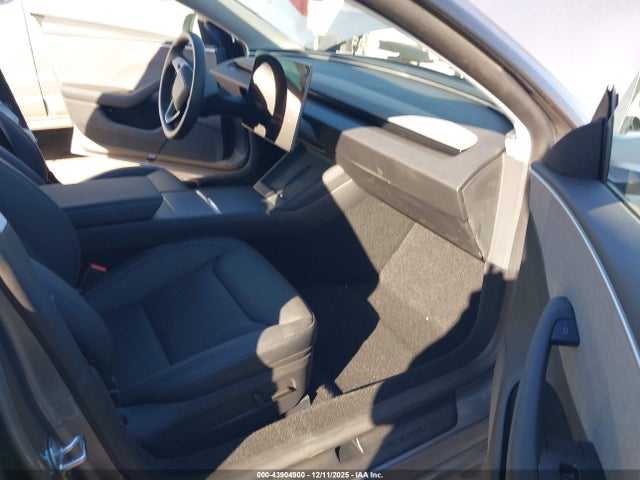 2025 TESLA MODEL 3 5YJ3E1EA0SF025331 Photo 4