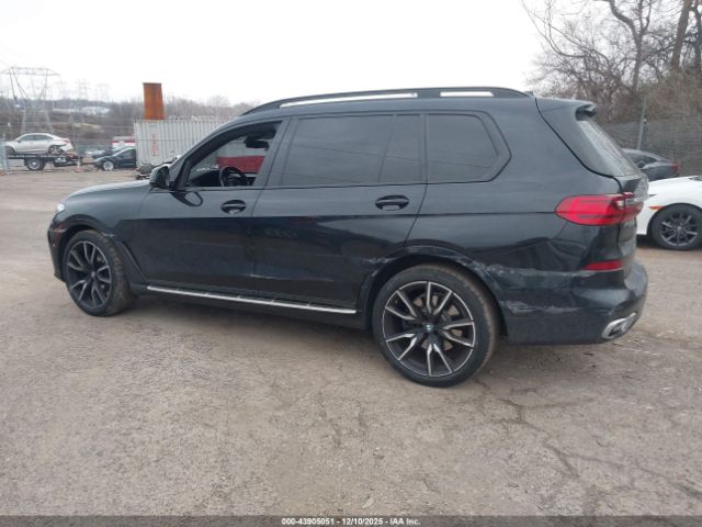 2021 BMW X7 5UXCW2C02M9G00007 Photo 2